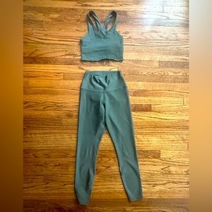 Alo Yoga Set, worn once and washed/hung dry